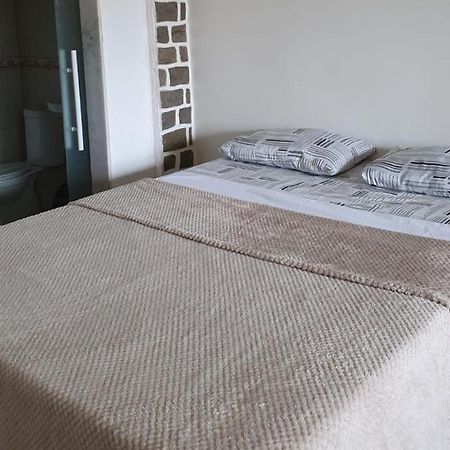 Guest House Flor De Laranjeira São Pedro da Aldeia Habitación foto